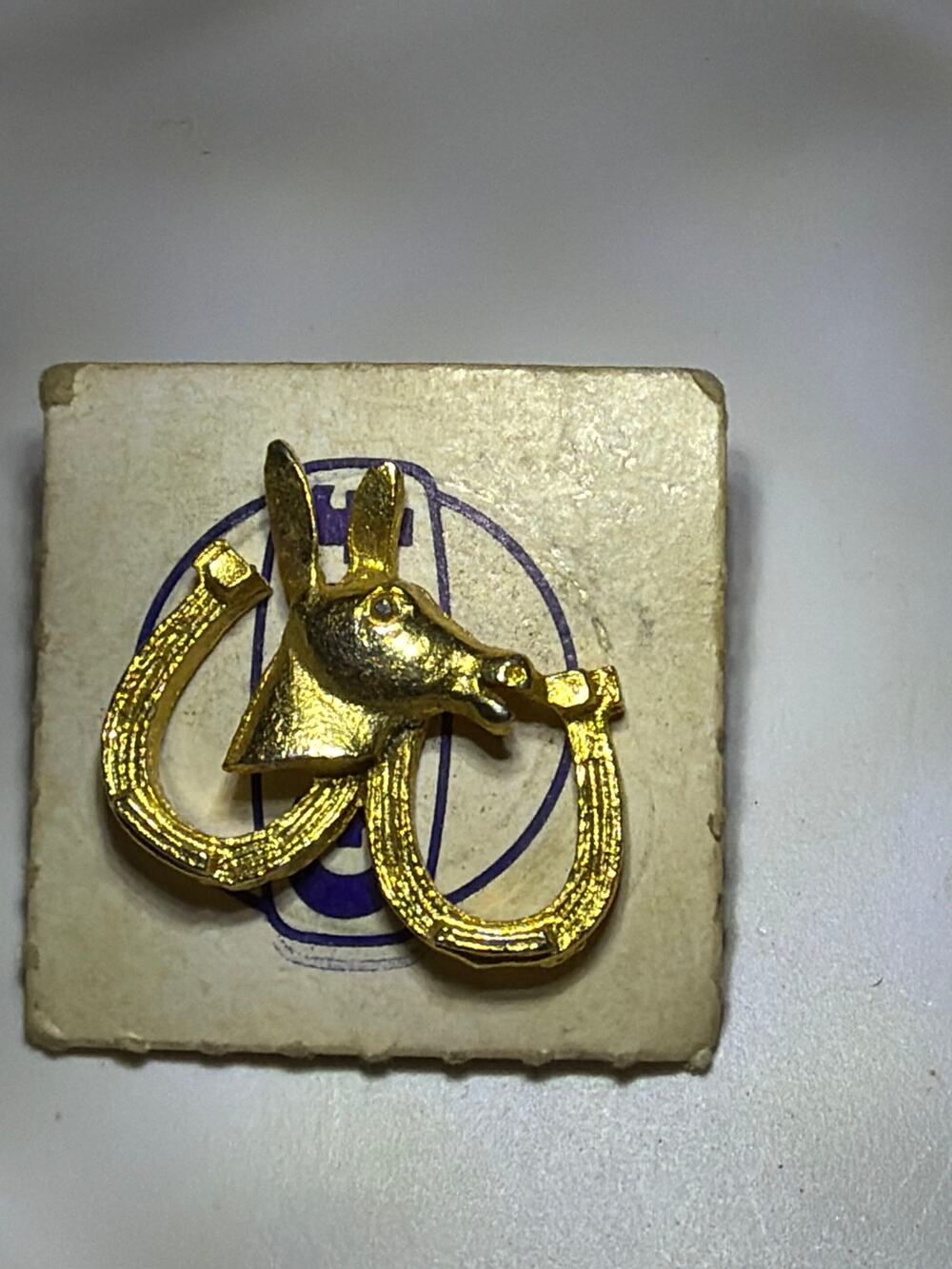 Vintage Donkey Mule Horseshoe Gold Lapel Pin Gulf Oil Promo on Original Card 60s